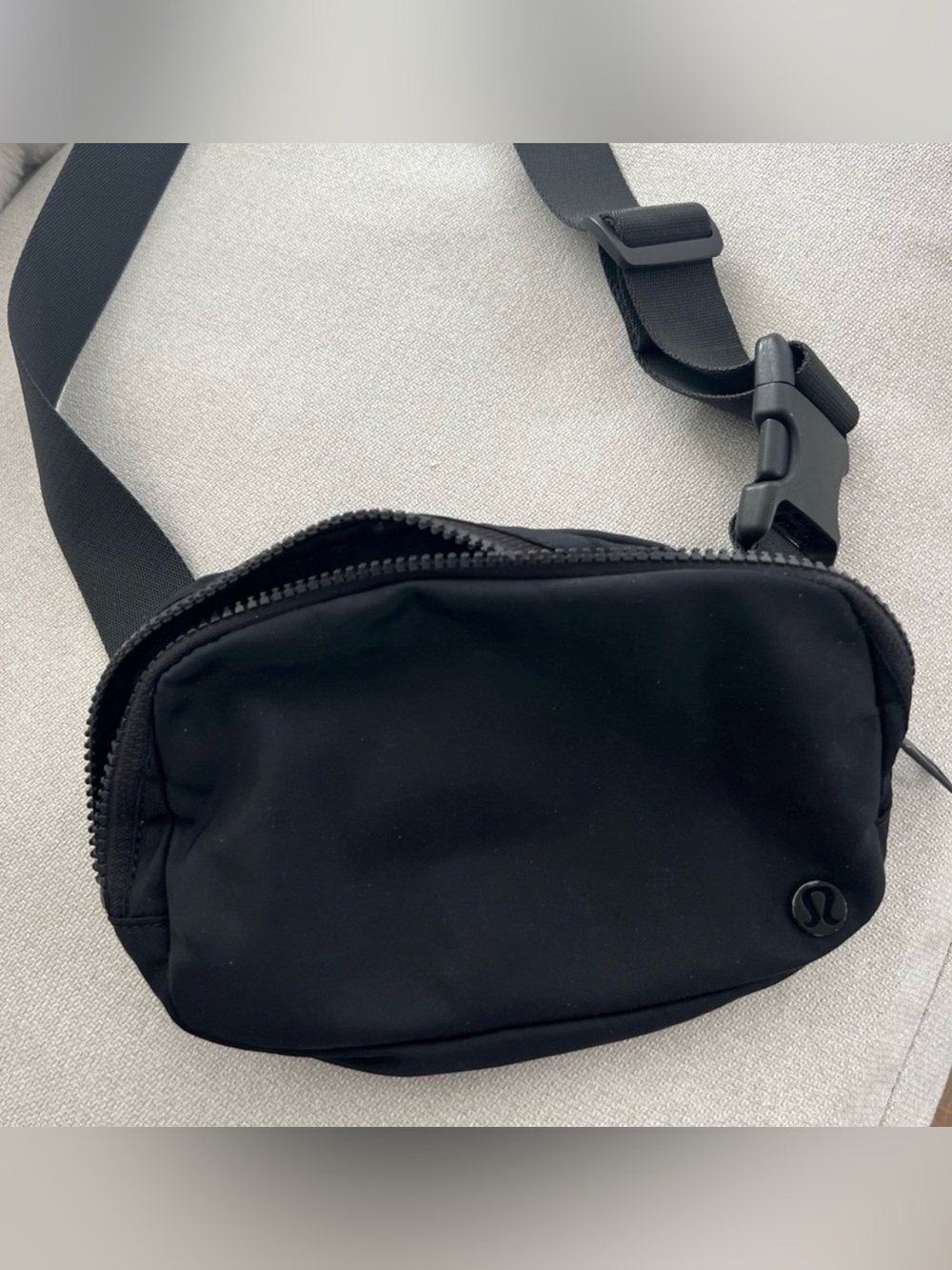 Lululemon Everywhere Belt Bag 1L - ALL BLACK